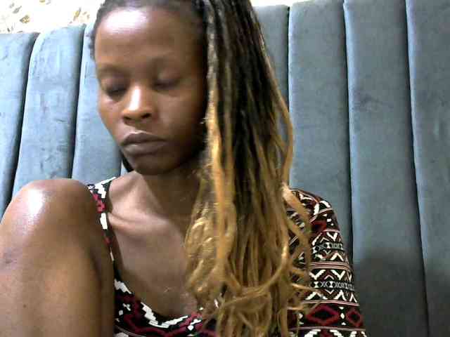 PrettyAlianah webcam