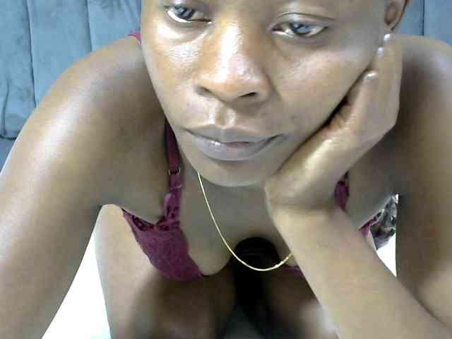 PrettyAlianah webcam