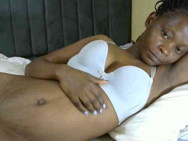 PrettyAlianah webcam