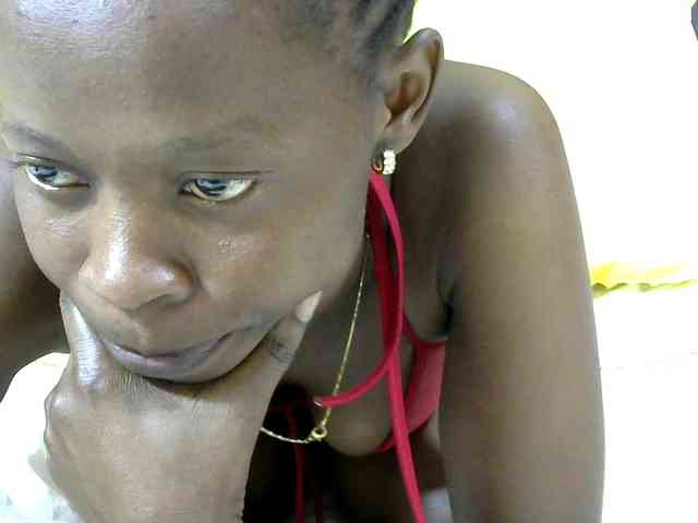 PrettyAlianah webcam