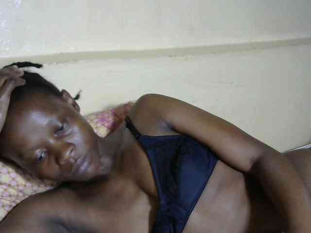 PrettyAlianah webcam