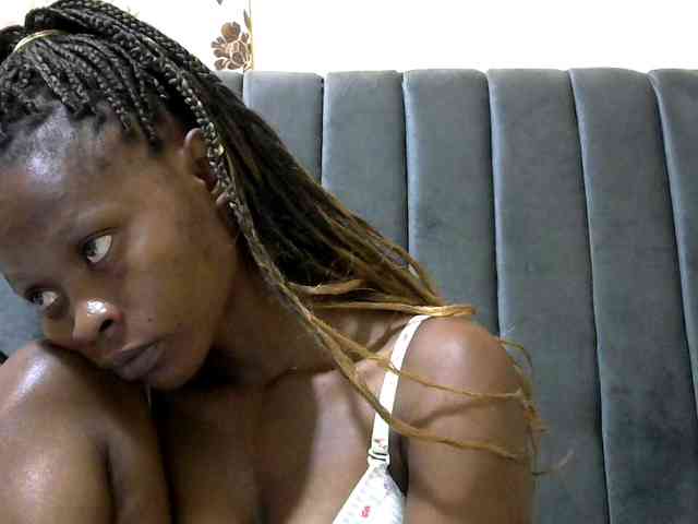 PrettyAlianah webcam