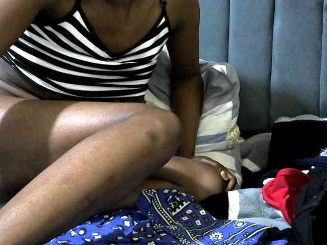 PrettyAlianah webcam