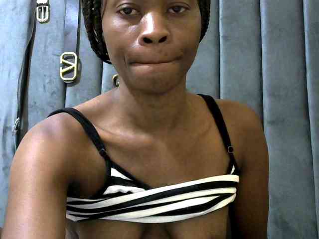PrettyAlianah webcam