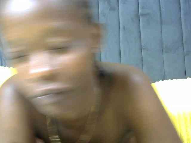 PrettyAlianah webcam