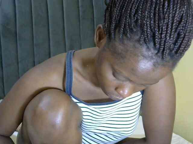 PrettyAlianah webcam