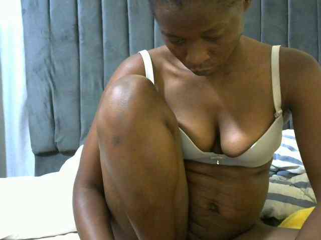 PrettyAlianah webcam