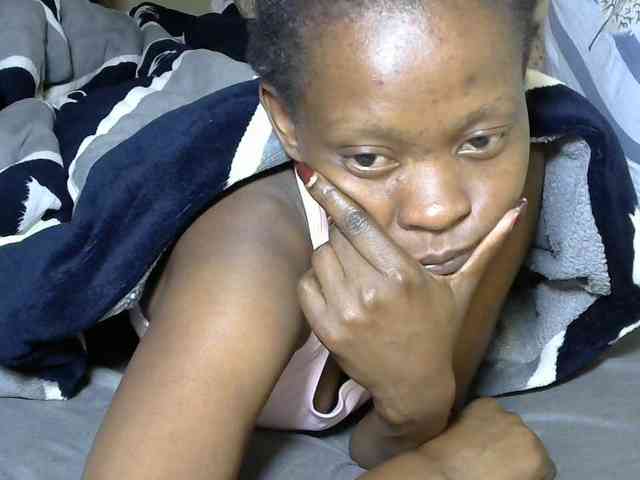 PrettyAlianah webcam