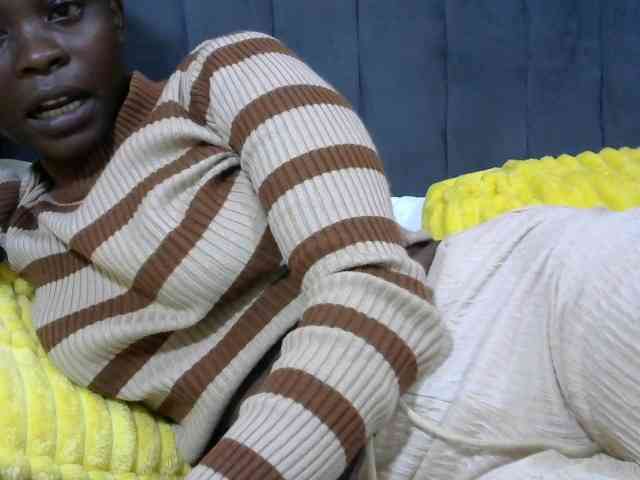 PrettyAlianah webcam