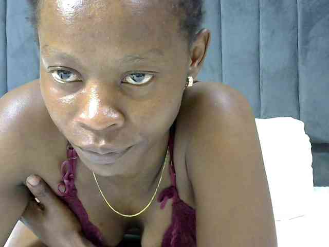 PrettyAlianah webcam