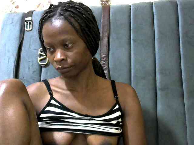 PrettyAlianah webcam