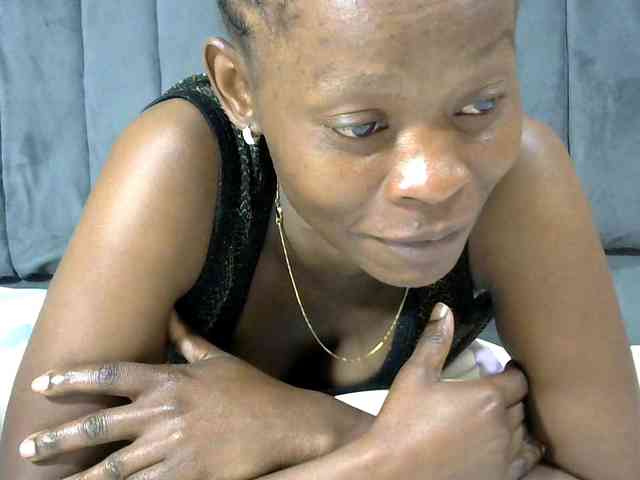 PrettyAlianah webcam