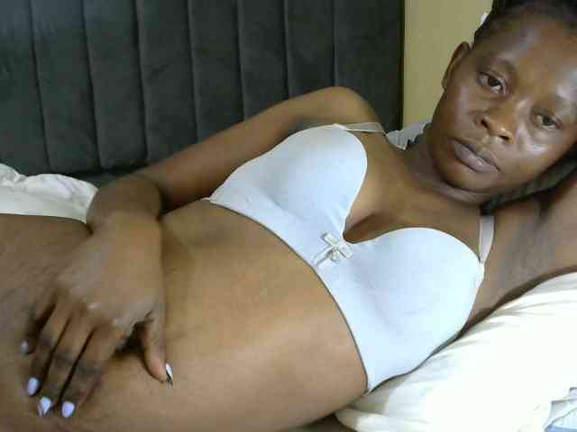 PrettyAlianah webcam