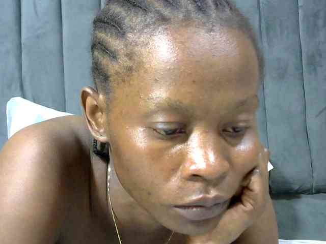 PrettyAlianah webcam