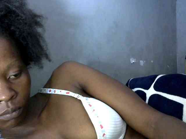 PrettyAlianah webcam