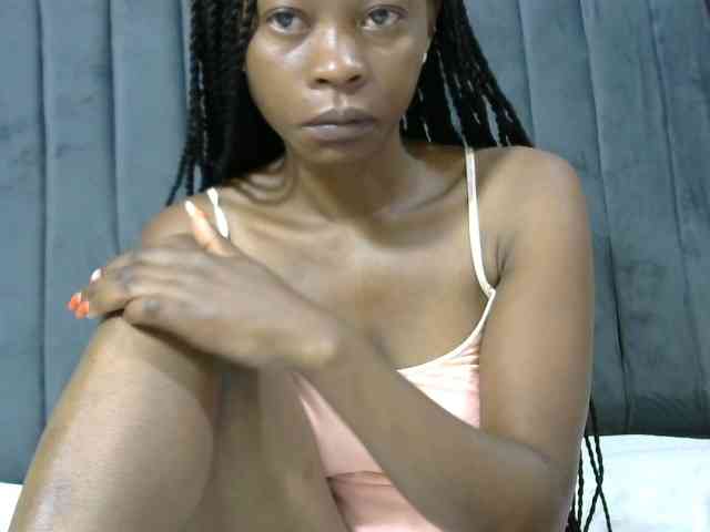 PrettyAlianah webcam