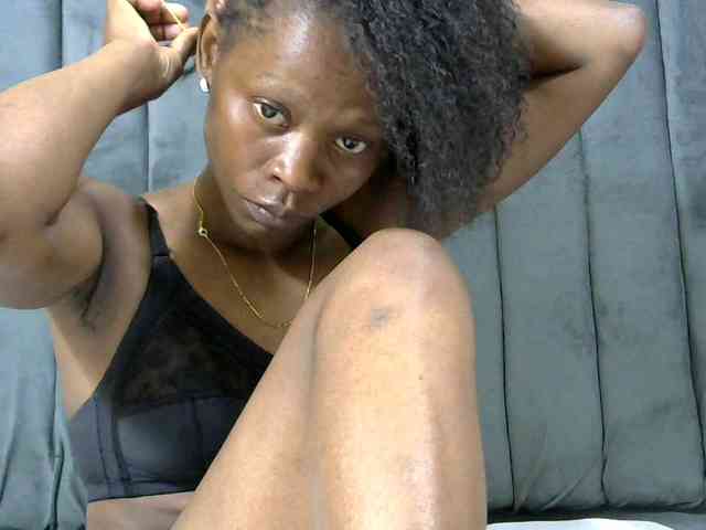 PrettyAlianah webcam