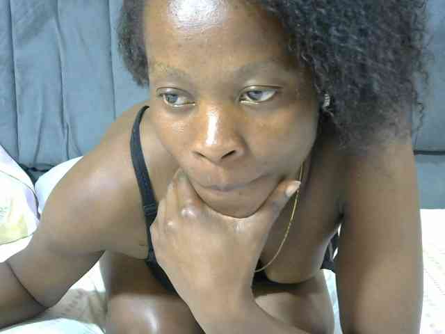 PrettyAlianah webcam