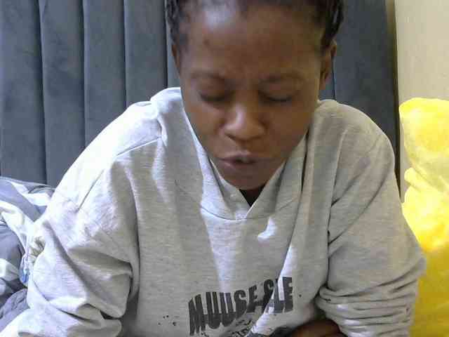 PrettyAlianah webcam