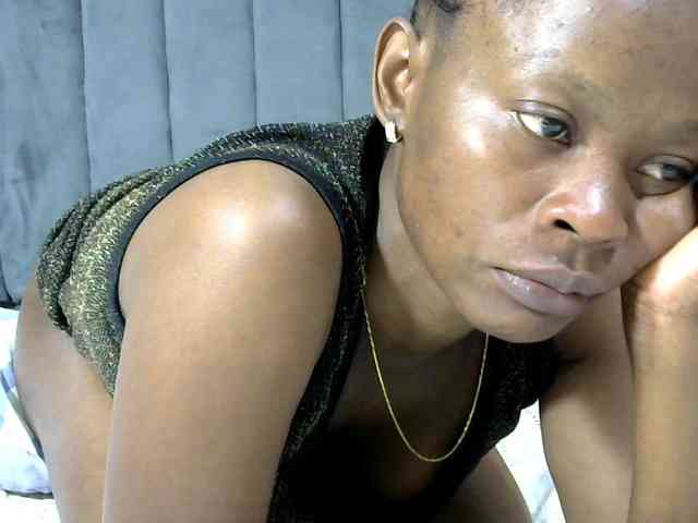 PrettyAlianah webcam