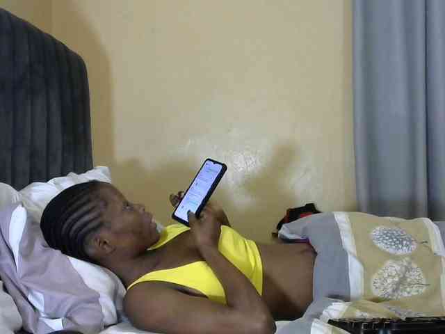 PrettyAlianah webcam