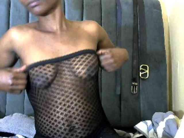 PrettyAlianah webcam