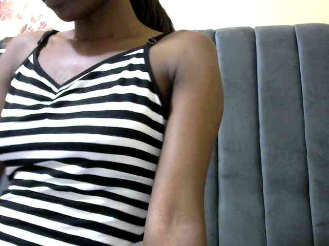 PrettyAlianah webcam