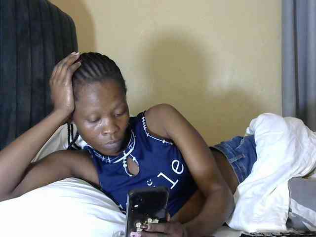 PrettyAlianah webcam
