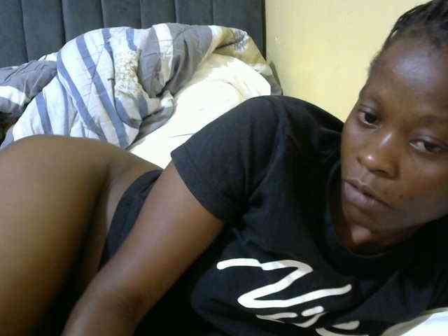 PrettyAlianah webcam