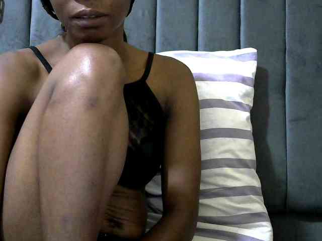 PrettyAlianah webcam