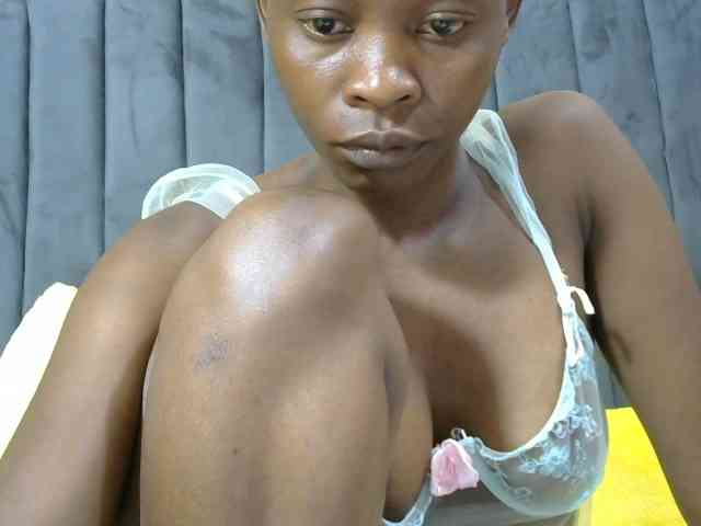 PrettyAlianah webcam