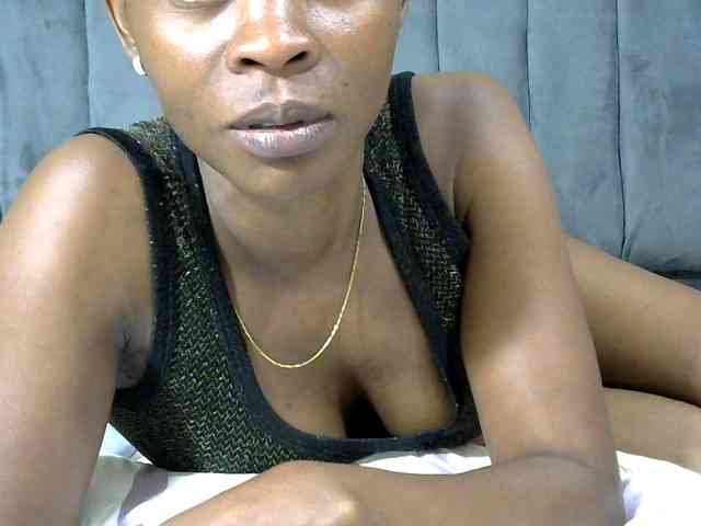 PrettyAlianah webcam