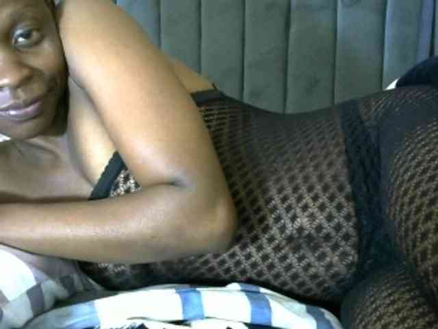 PrettyAlianah webcam