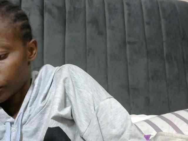 PrettyAlianah webcam