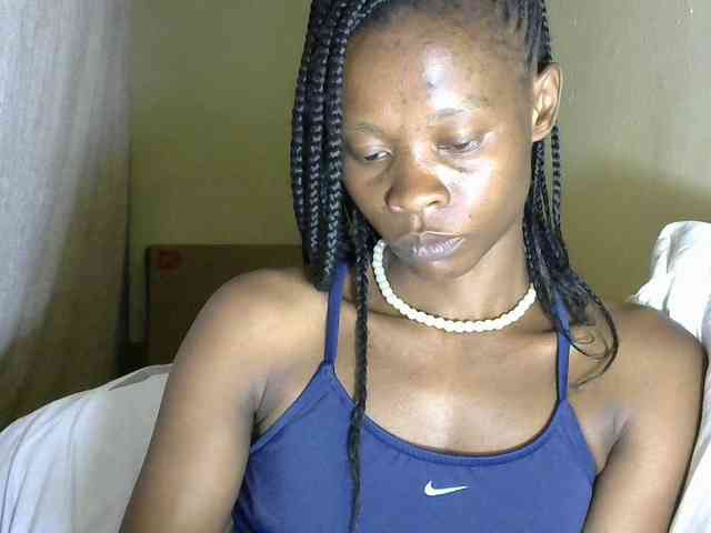 PrettyAlianah webcam