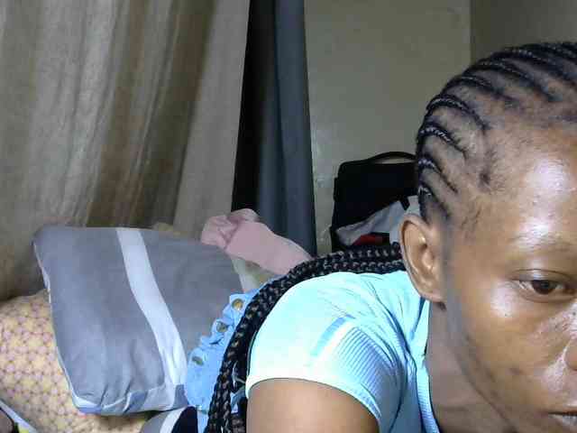 PrettyAlianah webcam