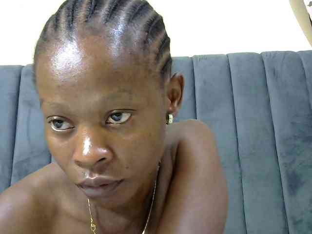 PrettyAlianah webcam