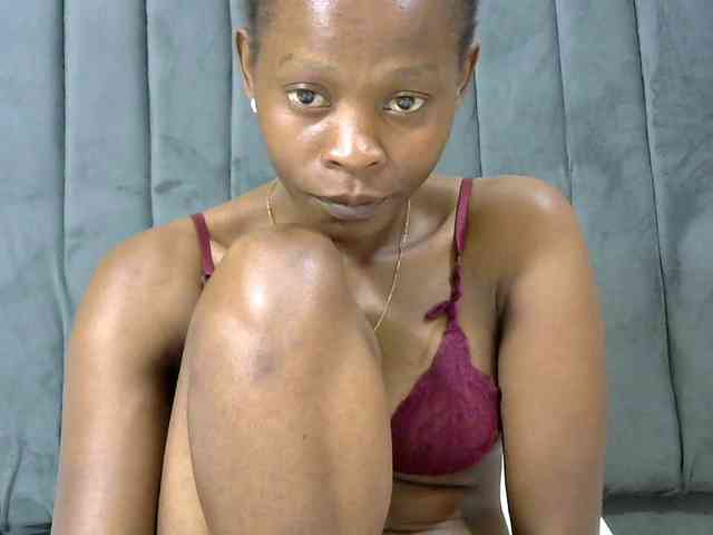 PrettyAlianah webcam