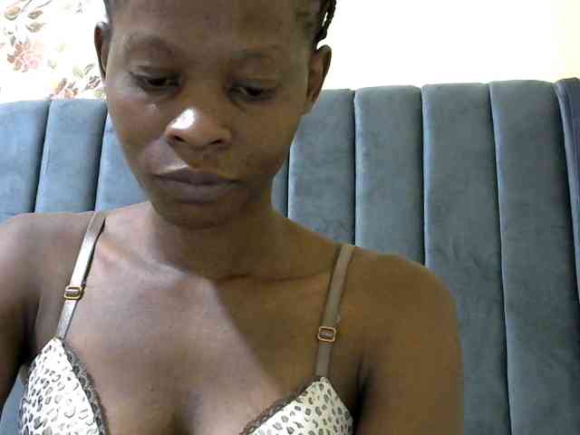 PrettyAlianah webcam