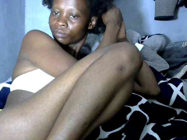 PrettyAlianah webcam