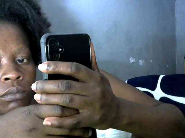 PrettyAlianah webcam