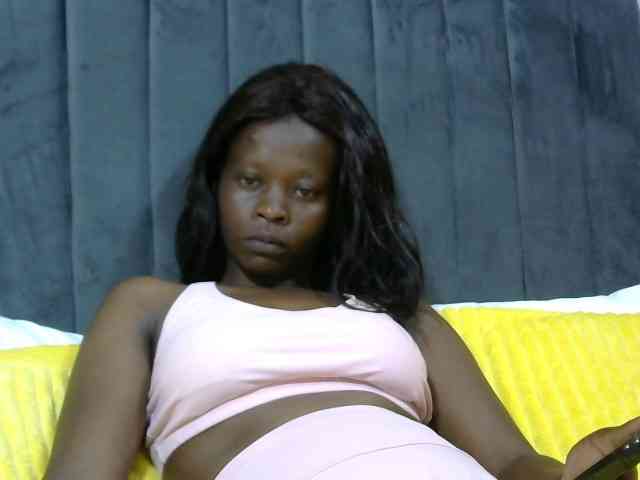 PrettyAlianah webcam