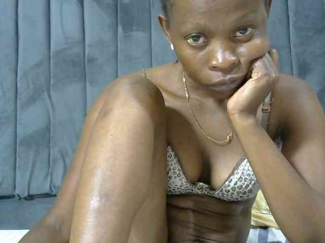 PrettyAlianah webcam