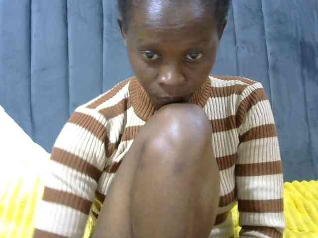 PrettyAlianah webcam