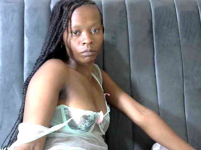 PrettyAlianah webcam