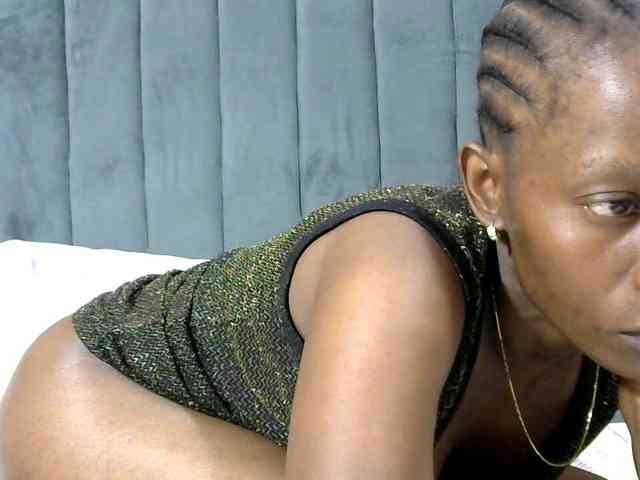 PrettyAlianah webcam