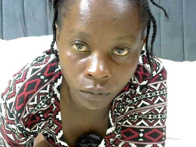 PrettyAlianah webcam