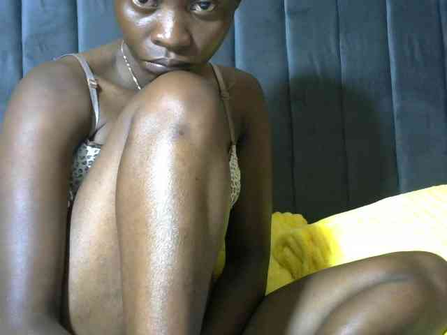 PrettyAlianah webcam