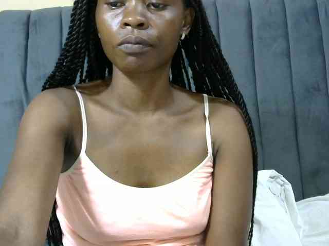 PrettyAlianah webcam