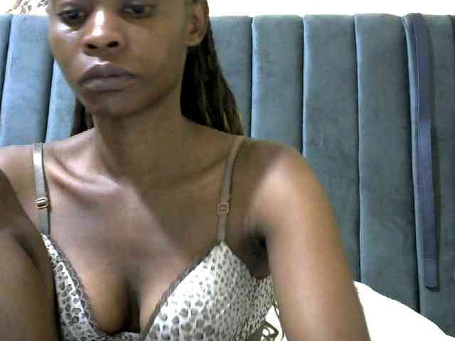 PrettyAlianah webcam